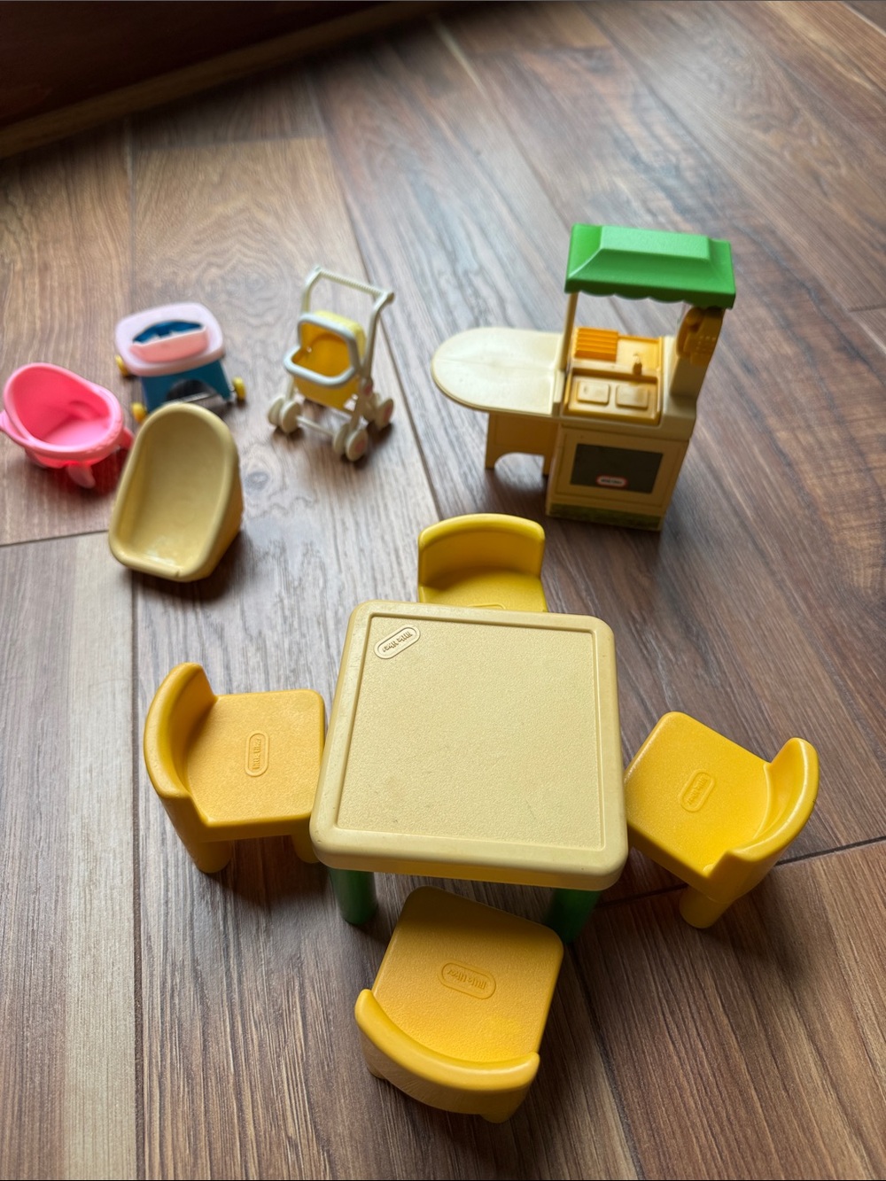 Little Tikes Table & Chairs, Baby seat & Kitchen accessories